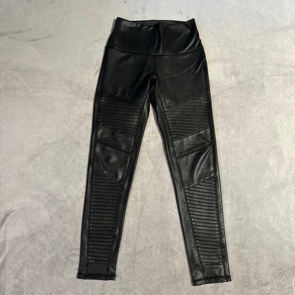 7 For All Mankind Black Faux Leather Moto Leggings Women’s Size Small Skinny - Picture 1 of 6